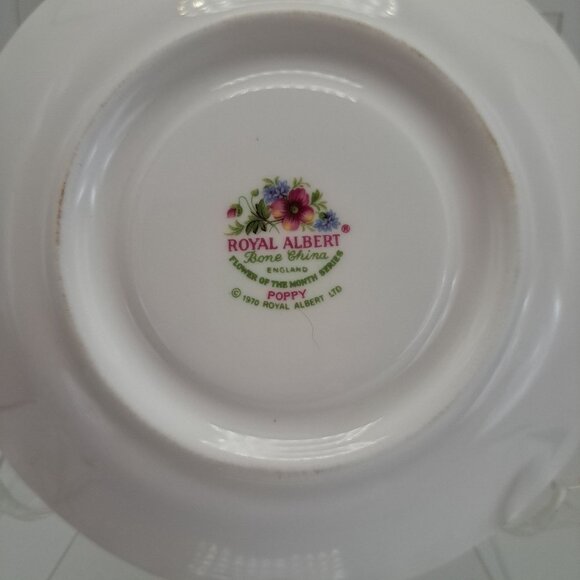 Royal Albert August Poppy Flower of the Month Teacup & Saucer Set Bone China - Picture 15 of 16